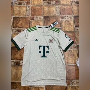 Adidas originals Bayern Munich 2025/26 Oktoberfest Jersey size M